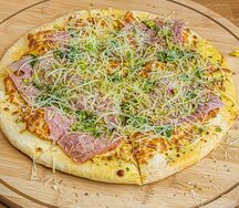 Пицца с ветчиной и сыром