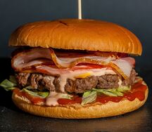 Бургер с беконом