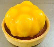 Тарталетка манго-клубника