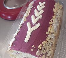 Рулет c черной смородиной