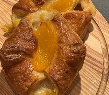 Слойка с персиком