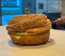 Сендвич с яйцом и беконом