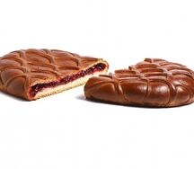 Пирог с вишневой начинкой целый