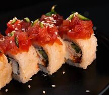 Ролл с тартаром из тунца