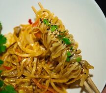 Wok овощной с лапшой