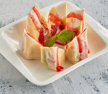 Сладкий ролл с фруктами