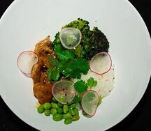 Боул с курицей в соусе терияки