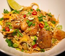 Wok с курицей и лапшой