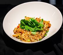 Wok с рисом и курицей