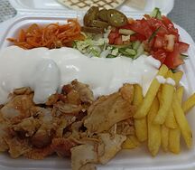 Шаверма на тарелке