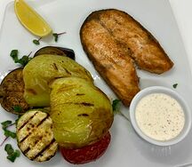 Стейк семги по - лигурийски с овощами на гриле