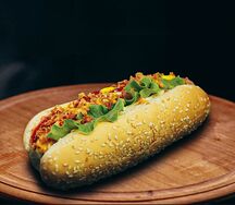 Хот-дог классический со cвинoй колбаской