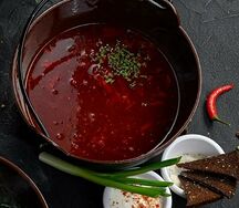Борщ с томленой говядиной на сахарной косточке