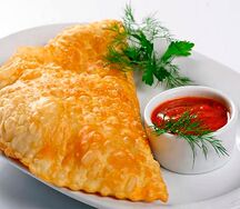 Чебурек с ветчиной и сыром