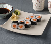 Мини ролл с лососем