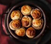 Грибы на кеци с сыром