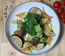 С говяжьими щёчками и овощами