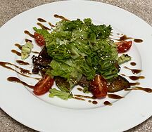 Теплый салат с куриной печенью
