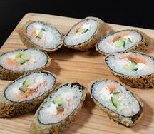 Темпурный с крабом и лососем