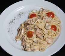 С морепродуктами в сливочном соусе