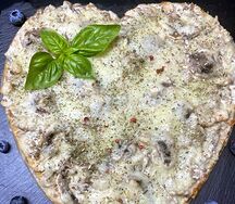 МясПицца-сердце Курочка в грибном жюльене