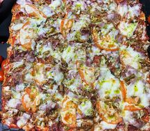 Мяспицца с телятиной су-вид и перчиком халапеньо