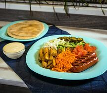 Хот-дог Острый на тарелке