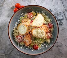 Салат Цезарь с курицей