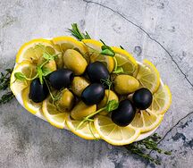 Оливки с лимоном