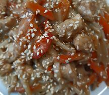 Соба с овощами и курицей под соусом терияки