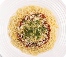 Спагетти с соусом болоньезе с курицей