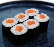 Ролл с лососем