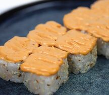 Ролл Спайси с окунем