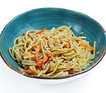 Яичная лапша с овощами