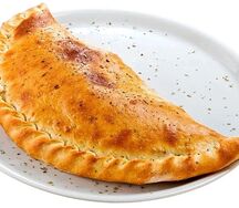 Кальцоне с карбонатом и курой