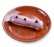 Эклер смородина
