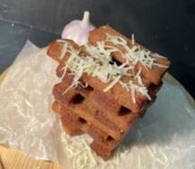 Гренки с чесноком и сыром