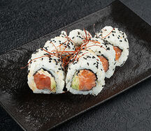 Ролл Вакаяма с лососем