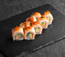 Ролл с крабом и лососем