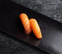 Суши с лососем