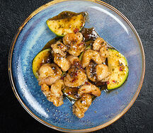 Креветки с соусом по-азиатски с цукини