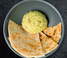 Гуакамоле с лепешкой чапати