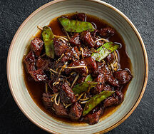 Говядина в соусе черный перец с рисом