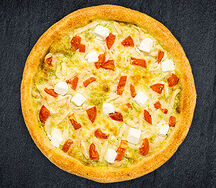 Пицца с цыпленком и соусом песто