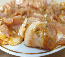 Маринованное мясо для шашлыка из куриного бедрышка