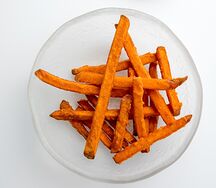Батат фри с соусом из фисташки