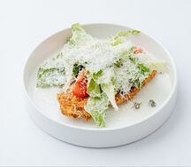 Салат с куриным филе, романо и томатами