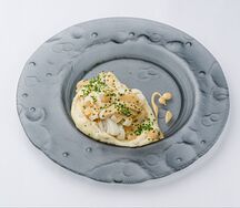 Кальмар с пюре картофельным и каламато