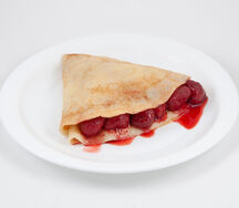Блин с клубникой