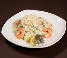 Салат Цезарь с креветками